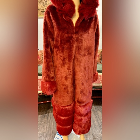 NWT Fhillinuo faux fur coat rustic red. - Picture 3 of 13